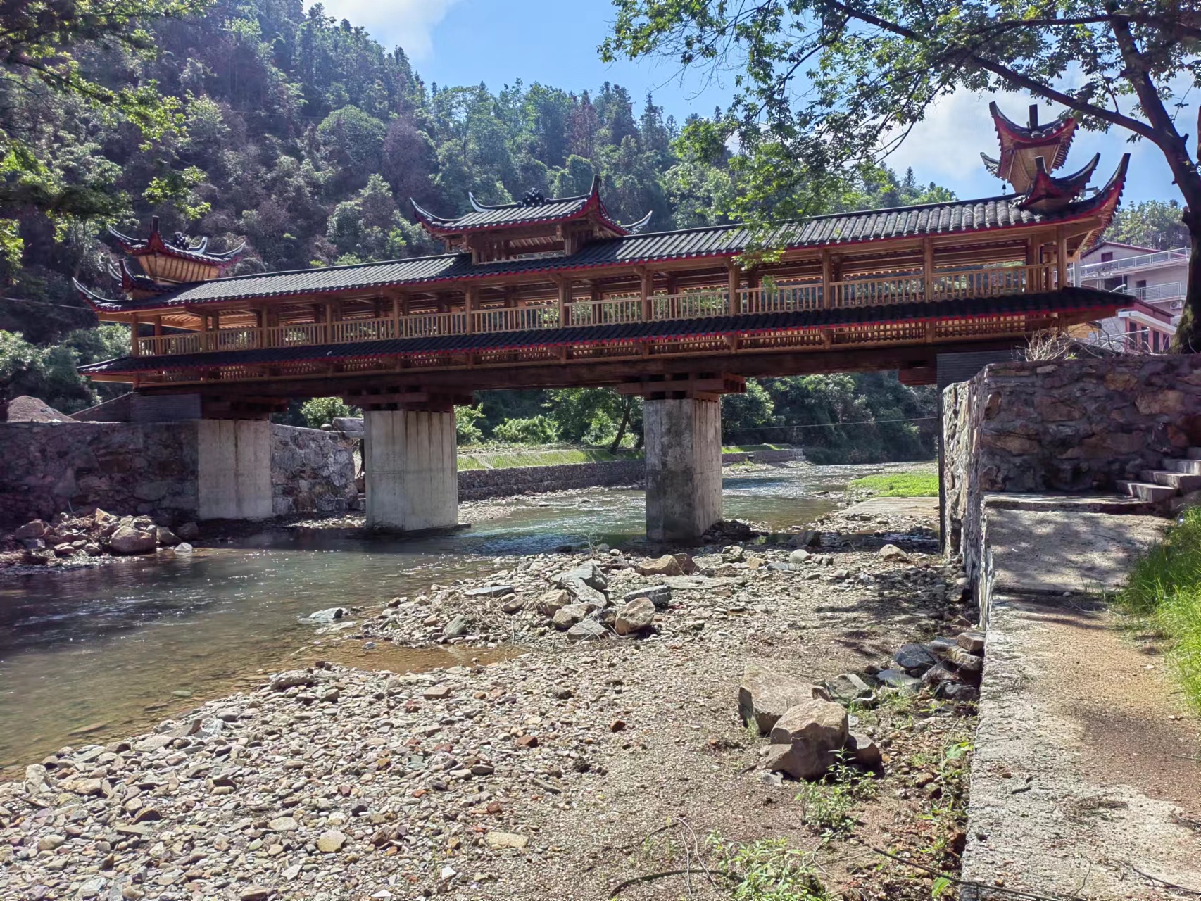 洞庭湖资江流域渭溪河滨岸缓冲带生态修复工程